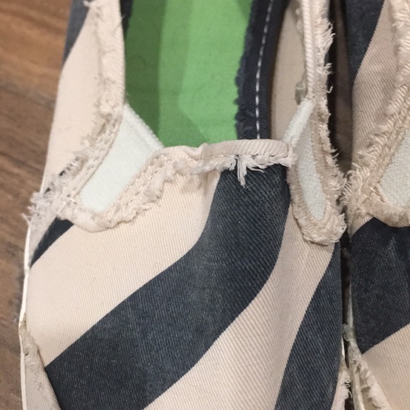 KEDS Slip On Shoes, Size 8 - Picture 2 of 5